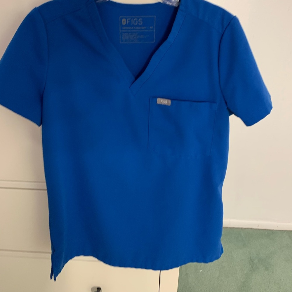 Figs scrub top